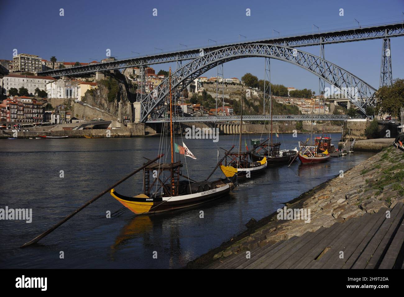 Porto, Rio Douro mit Ponte Dom Luís i von 1886 Foto Stock