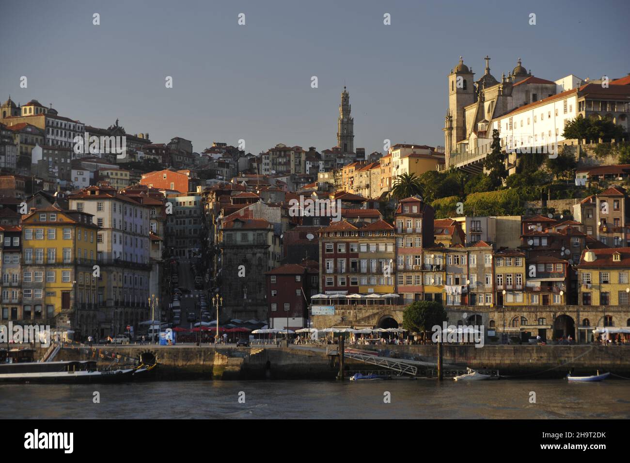Porto, Rio Douro mit Stadtteil Ribeira Foto Stock