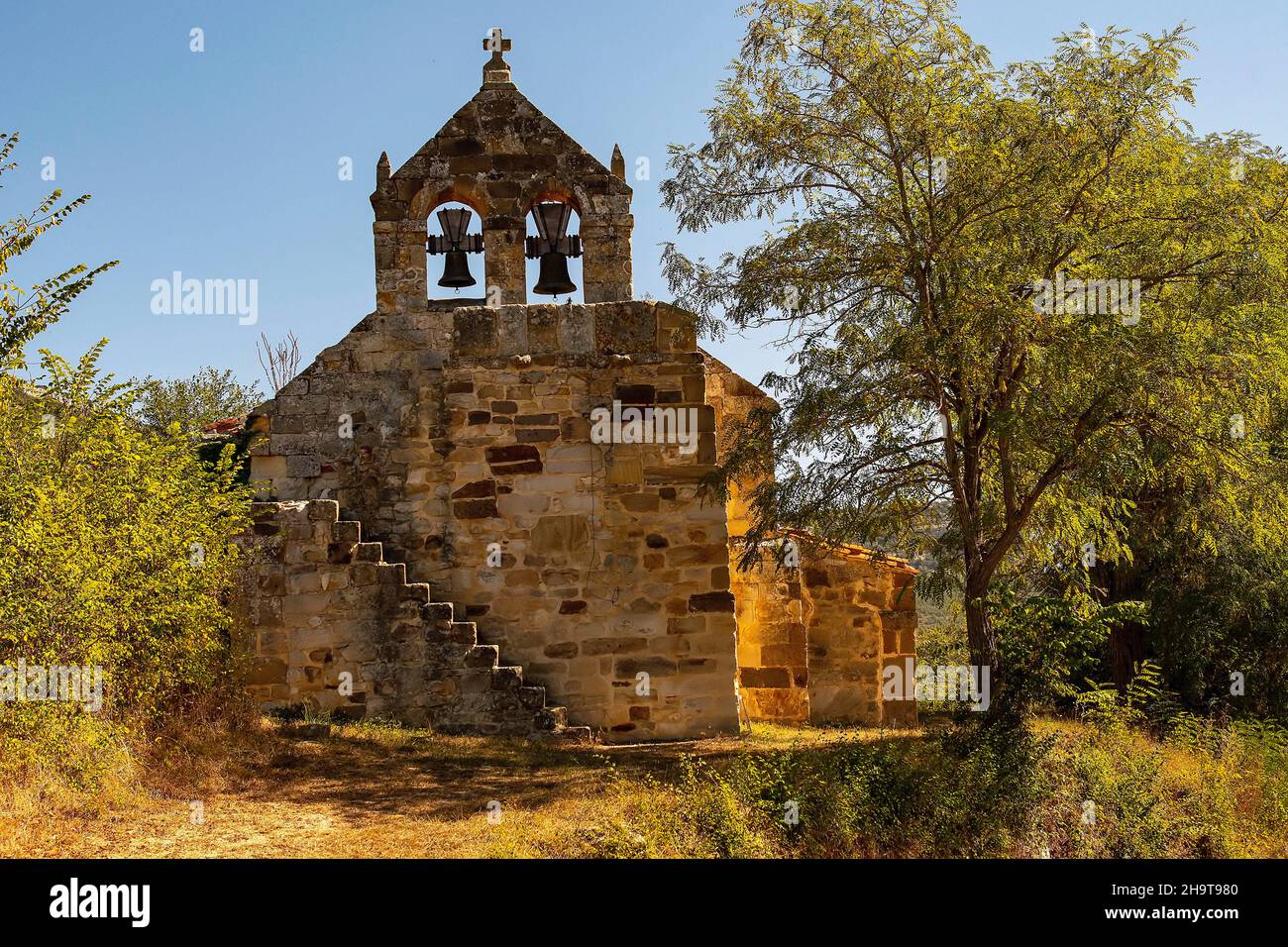 Chiesa romanica di San Cosme e San Damiano a Villaverde Foto Stock
