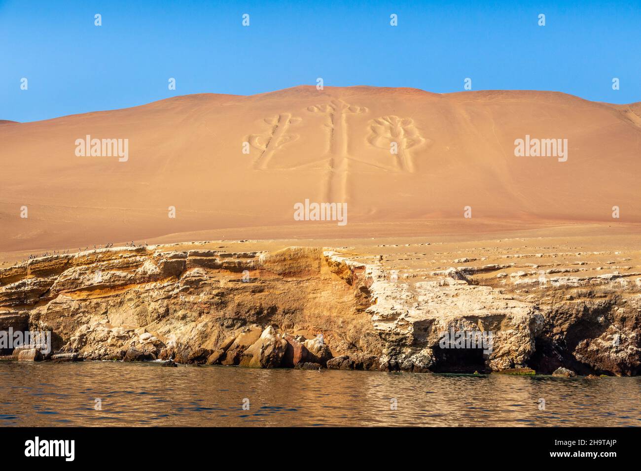 Candelabra del geoglifo preistorico delle Ande, riserva nazionale di Parakas, Perù, Sudamerica Foto Stock