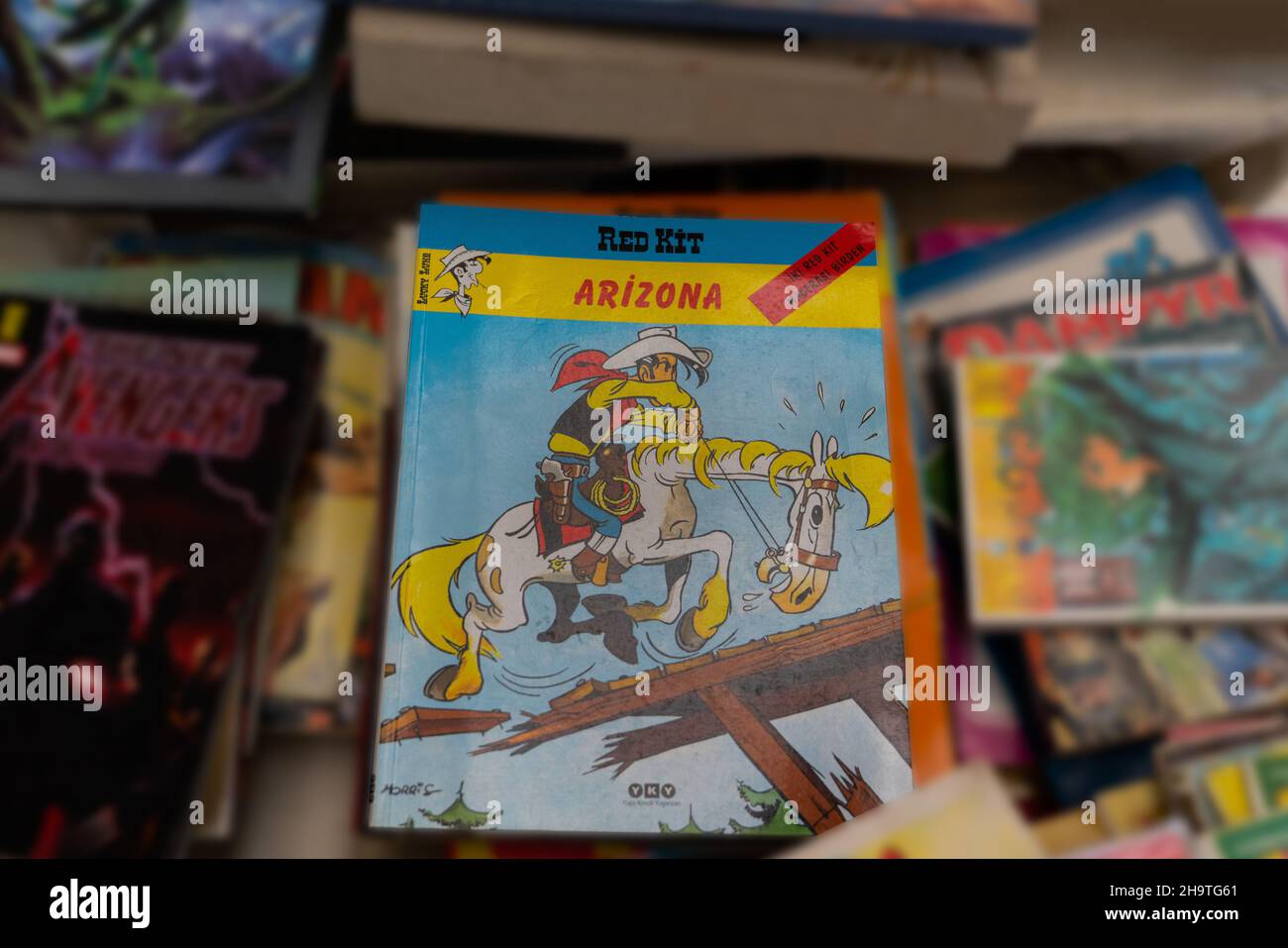 Ankara, Turchia - Dicembre 05 2021: Vecchio fumetto Lucky Luke in vendita al mercato delle pulci. Foto Stock