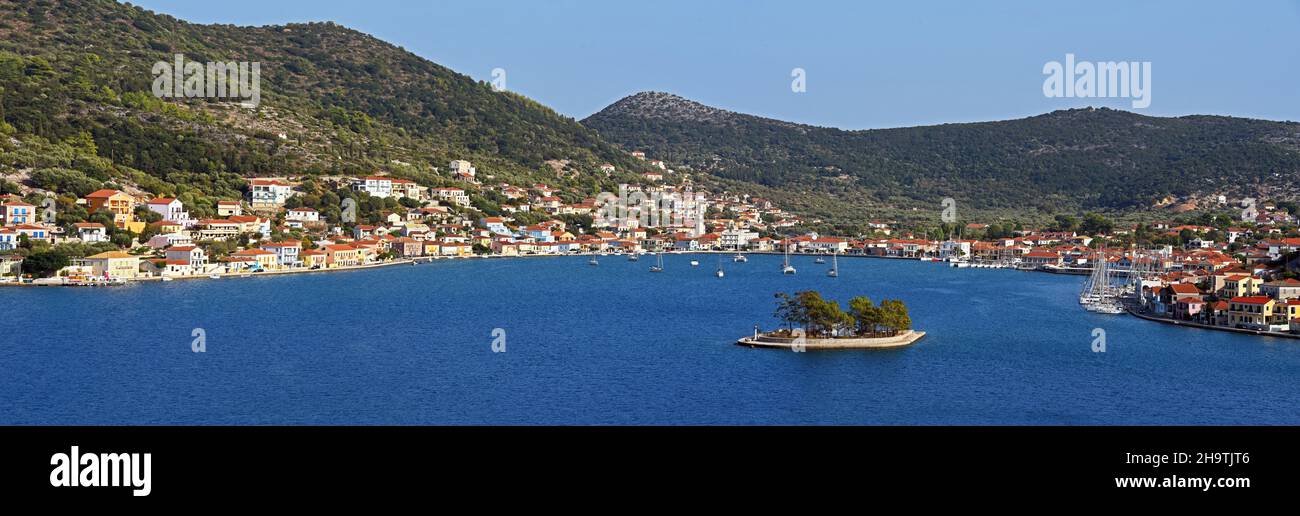Vista della città costiera Vathy, Grecia, Isole IONIE, Ithaka Foto Stock