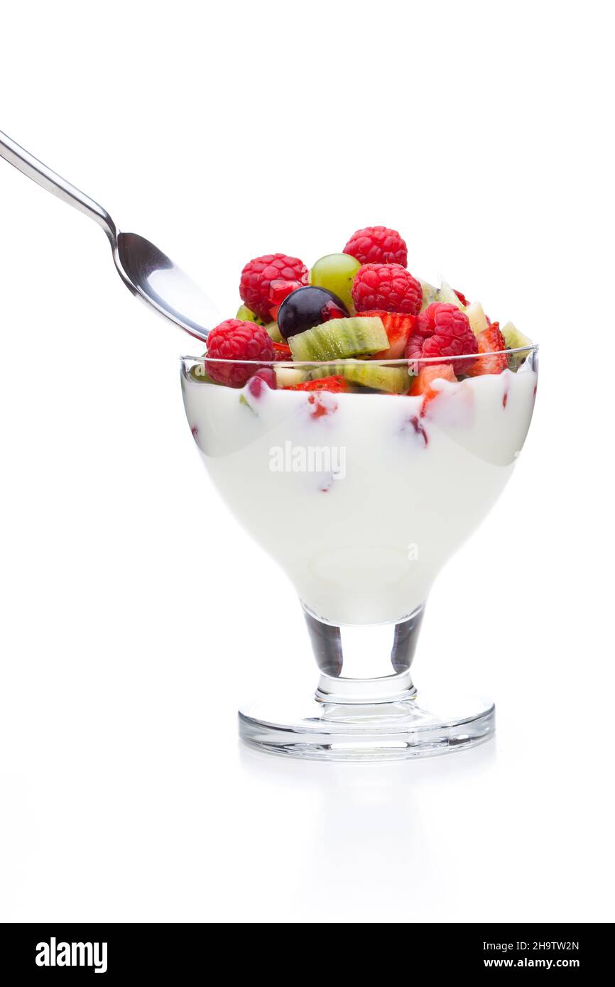 yogurt, pieno, frutta, frutta, cremoso, dessert, bicchiere, bianco, cocktail, fresco, sfondo, molti, lampone, macedonia di frutta, design, colorato, verde, dritto Foto Stock