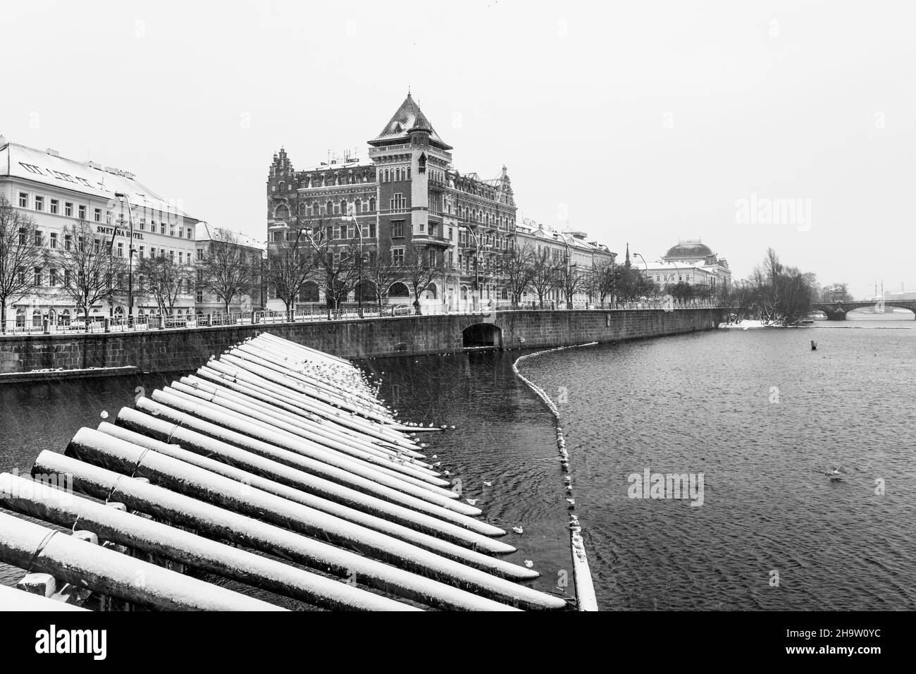 Neve sul terrapieno in inverno Praga Foto Stock