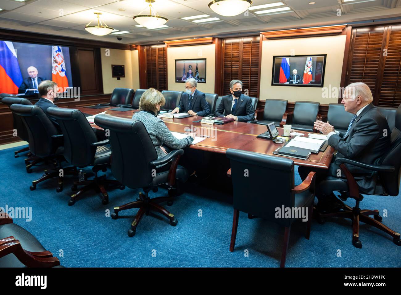 Il Presidente DEGLI STATI UNITI Joe Biden ha tenuto una videochiamata sicura con il Presidente della Russia Putin il 7 dicembre 2021 per discutere una serie di argomenti nel rapporto tra Stati Uniti e Russia, comprese le nostre preoccupazioni sulle attività militari russe al confine con Ucraina, cyber e questioni regionali. Foto Stock
