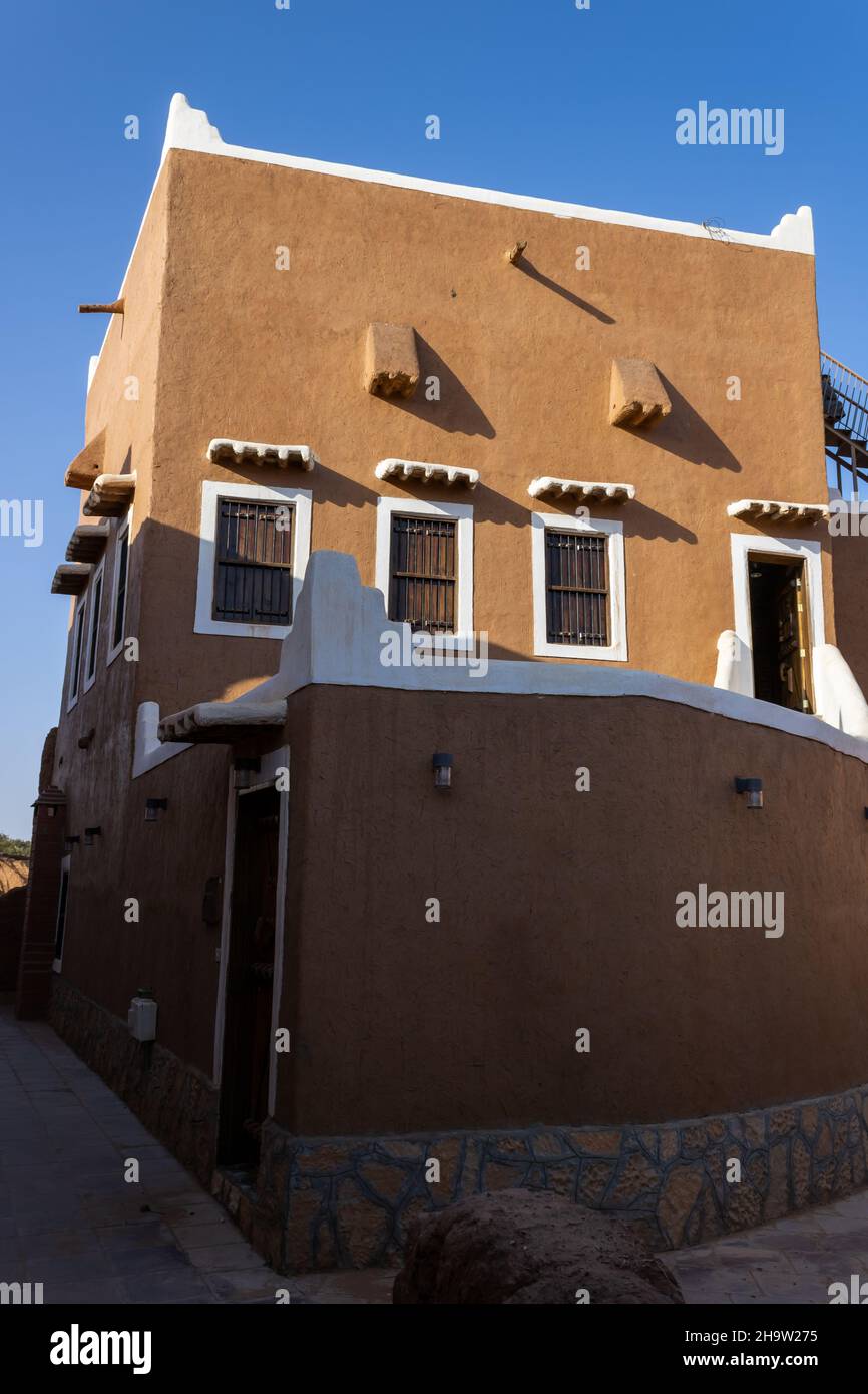 Restaurata tradizionale casa araba di mattoni di fango a Ushaiqer, Arabia Saudita Foto Stock