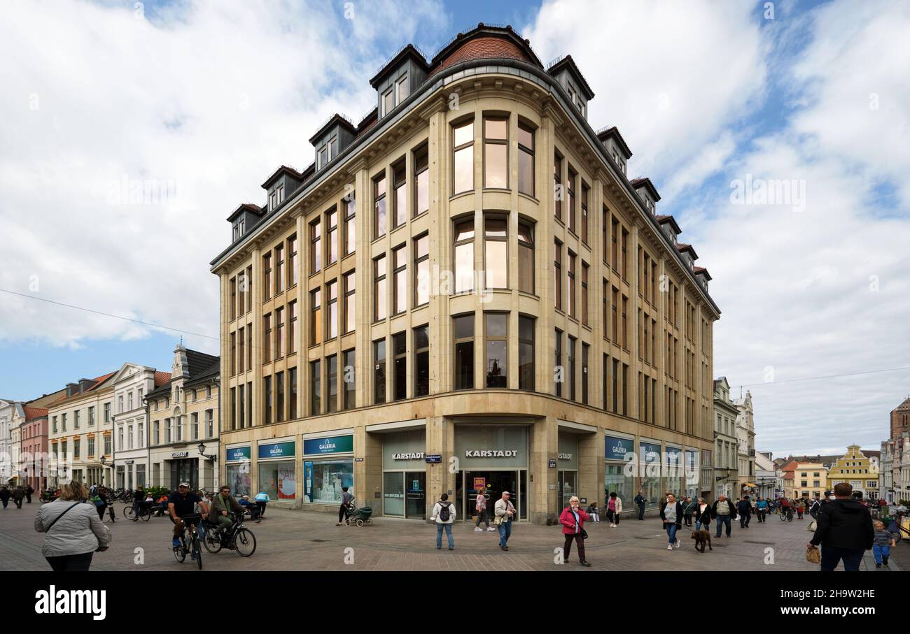 '19.08.2021, Germania, Meclemburgo-Pomerania occidentale, Wismar - GALERIA Karstadt Kaufhof, il negozio di punta della catena di grandi magazzini Karstadt (fou Foto Stock