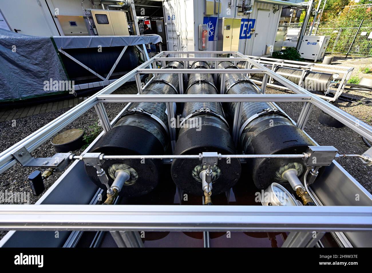 '28.09.2021, Germania, Renania settentrionale-Vestfalia, Duisburg - Centro per la tecnologia delle celle a combustibile. L'istituto (ZBT) è uno dei più importanti centri di ricerca europei faci Foto Stock