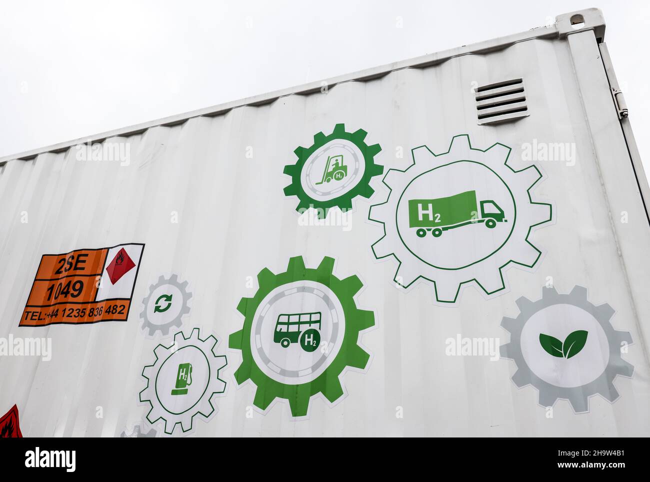 «14.10.2021, Germania, Renania settentrionale-Vestfalia, Muenster - stazione di rifornimento a idrogeno Mobile H2 della Westfalen AG. Il sistema consente il rifornimento di idrogeno di Foto Stock