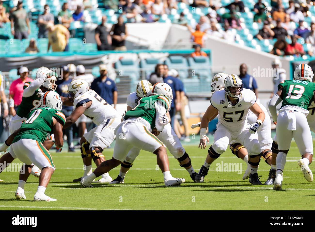 Miami Hurricanes / Georgia Tech Yellow Jackets, gioco di football del 2021 nell'Hard Rock Stadium. Foto Stock