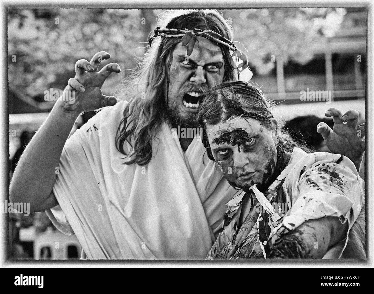 Zombie - Angry Jesus and drug user b&w Foto Stock