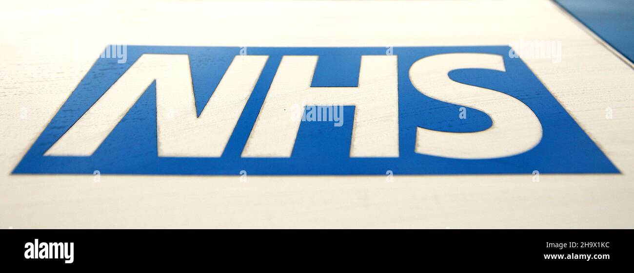 Foto del file non allegata del logo NHS. L'NHS non può esigere "blocchi duri e duraturi" alla "prima pressione extra" di Covid, ha detto il capo dei fornitori di NHS. Foto Stock