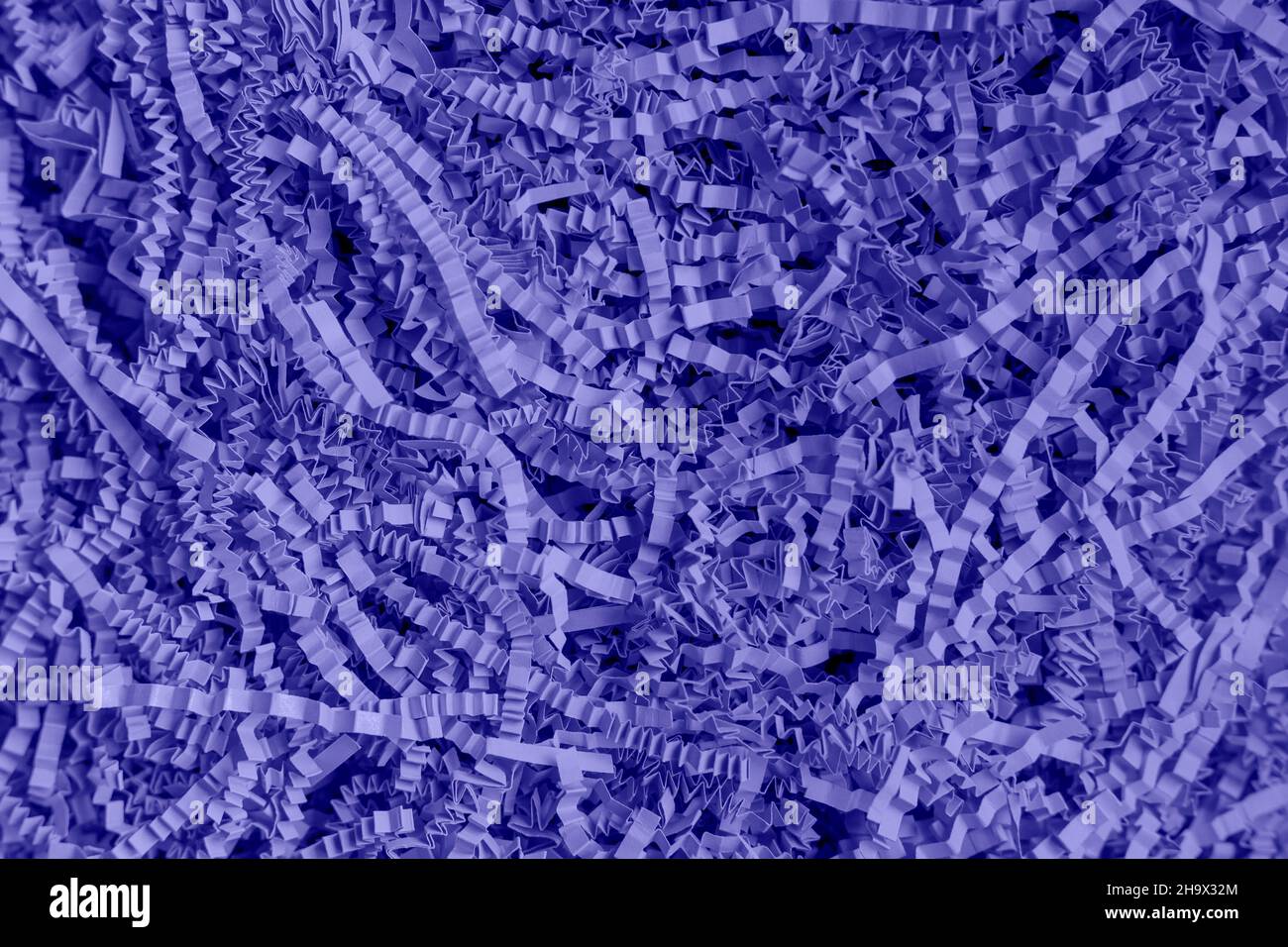 sfondo viola. texture volumetrica. Riempitivo per carta. Stucco per regali. Per una festa di carta. Per confezione regalo. Colore dell'anno molto peri Foto Stock