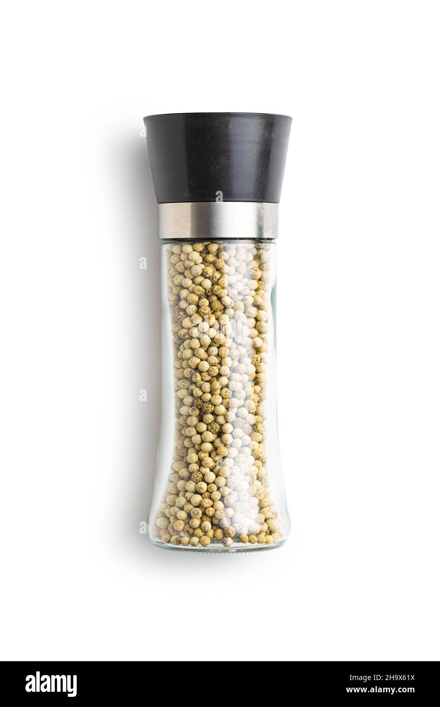 Pepe bianco intero. Tritatutto per peperoni shaker isolato su sfondo bianco. Foto Stock