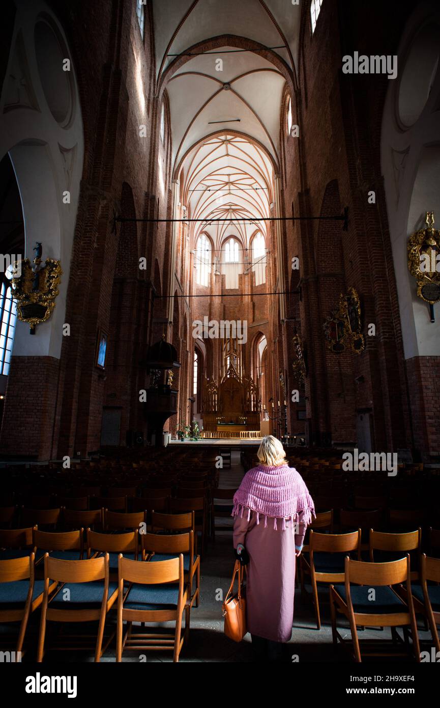 La Chiesa di San Pietro è una chiesa luterana a riga, la capitale della Lettonia, dedicata a San Pietro. Arco a rete di navata principale e arco a croce di navata laterale Foto Stock