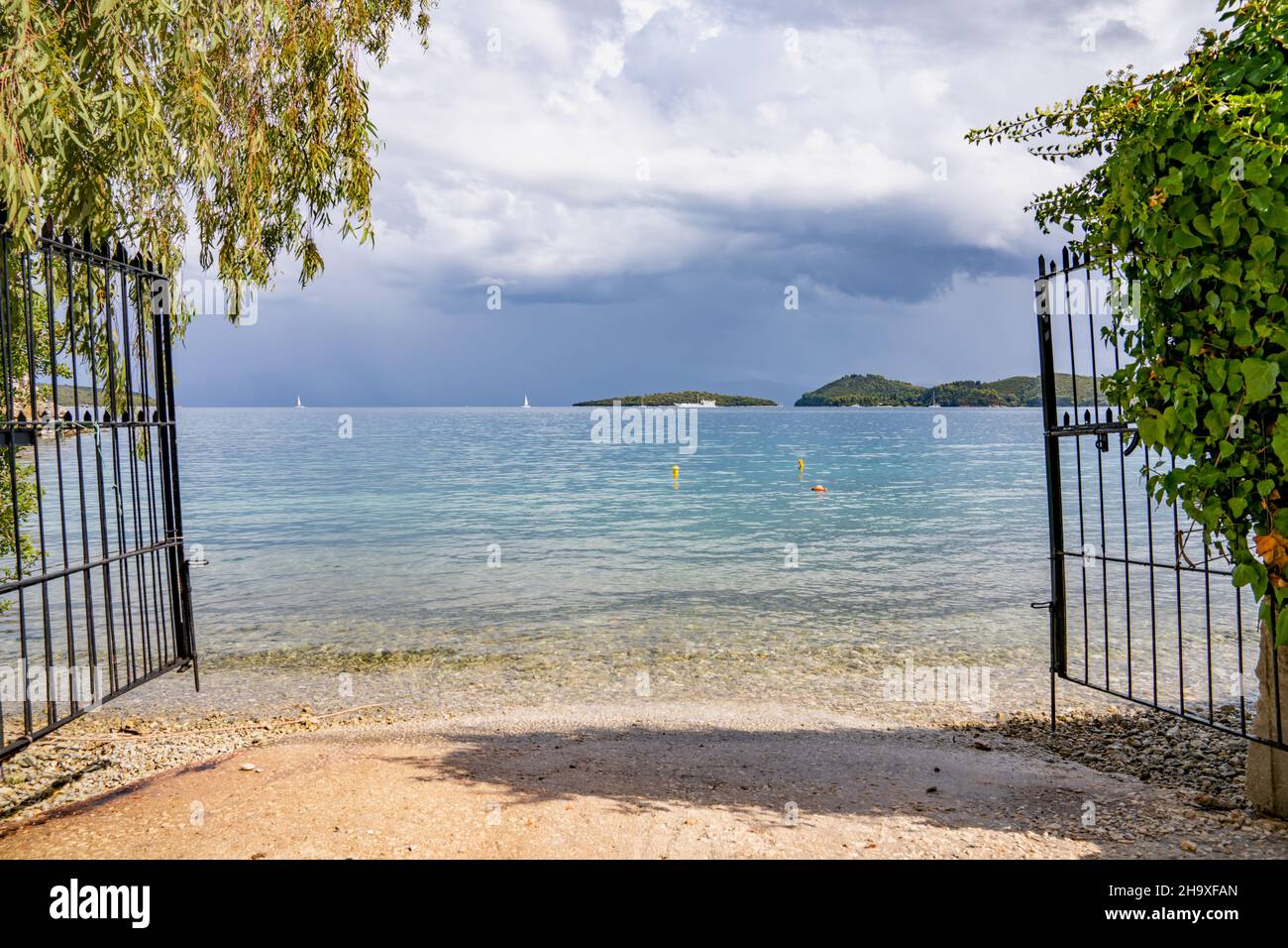 Porta al mare, Lefkada, Grecia Foto Stock