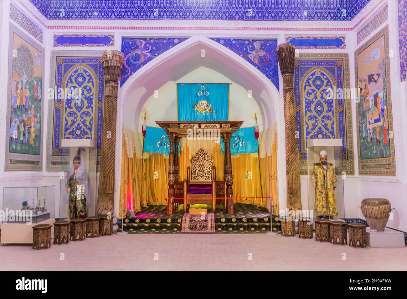 SHAHRISABZ, UZBEKISTAN: 29 APRILE 2018: Interno di Chubin Madrasa a Shahrisabz Housing Museo di Storia e Cultura materiale, Uzbekistan Foto Stock