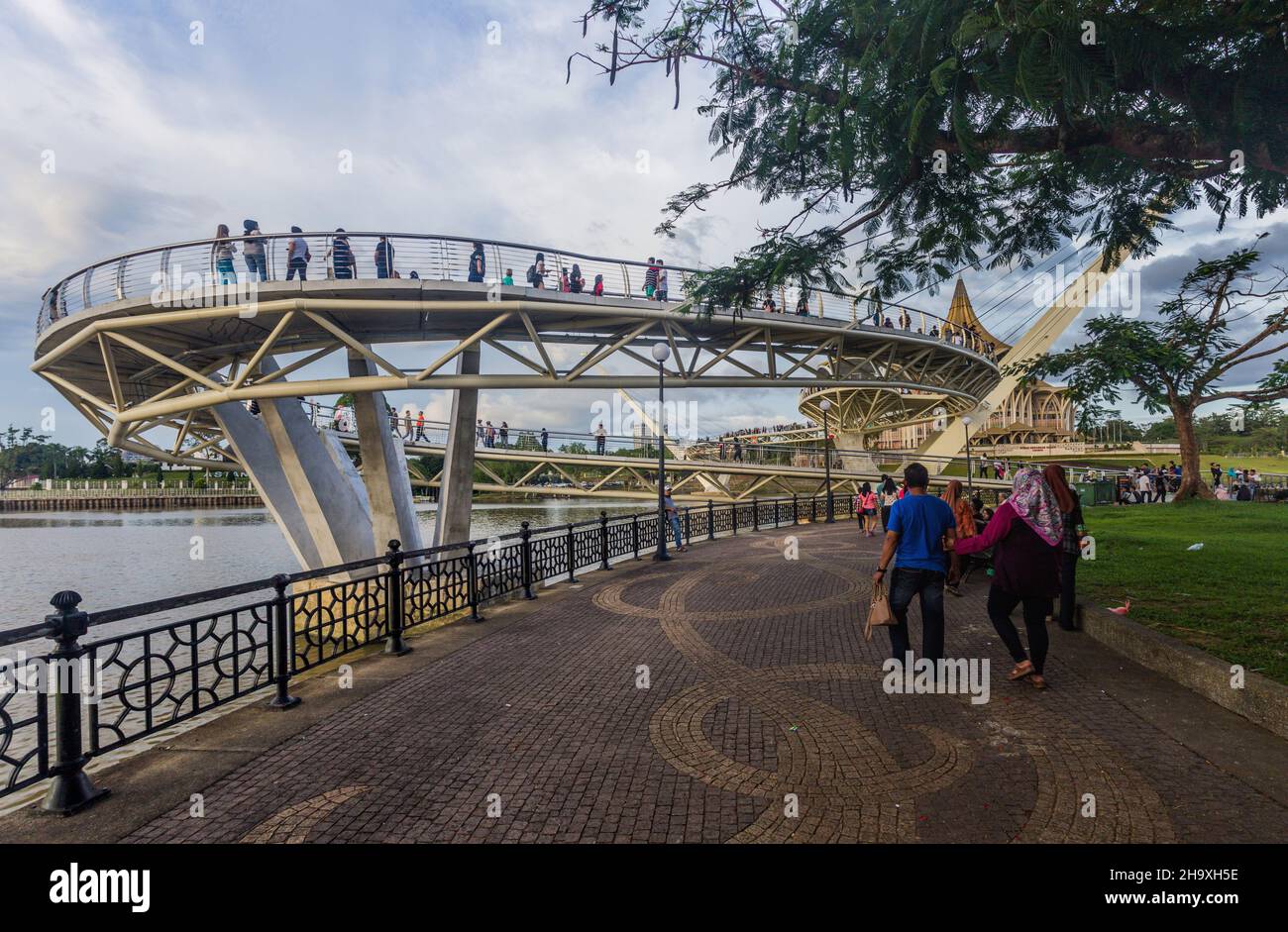 KUCHING, MALESIA - 4 MARZO 2018: Ponte Darul Hana nel centro di Kuching, Malesia Foto Stock