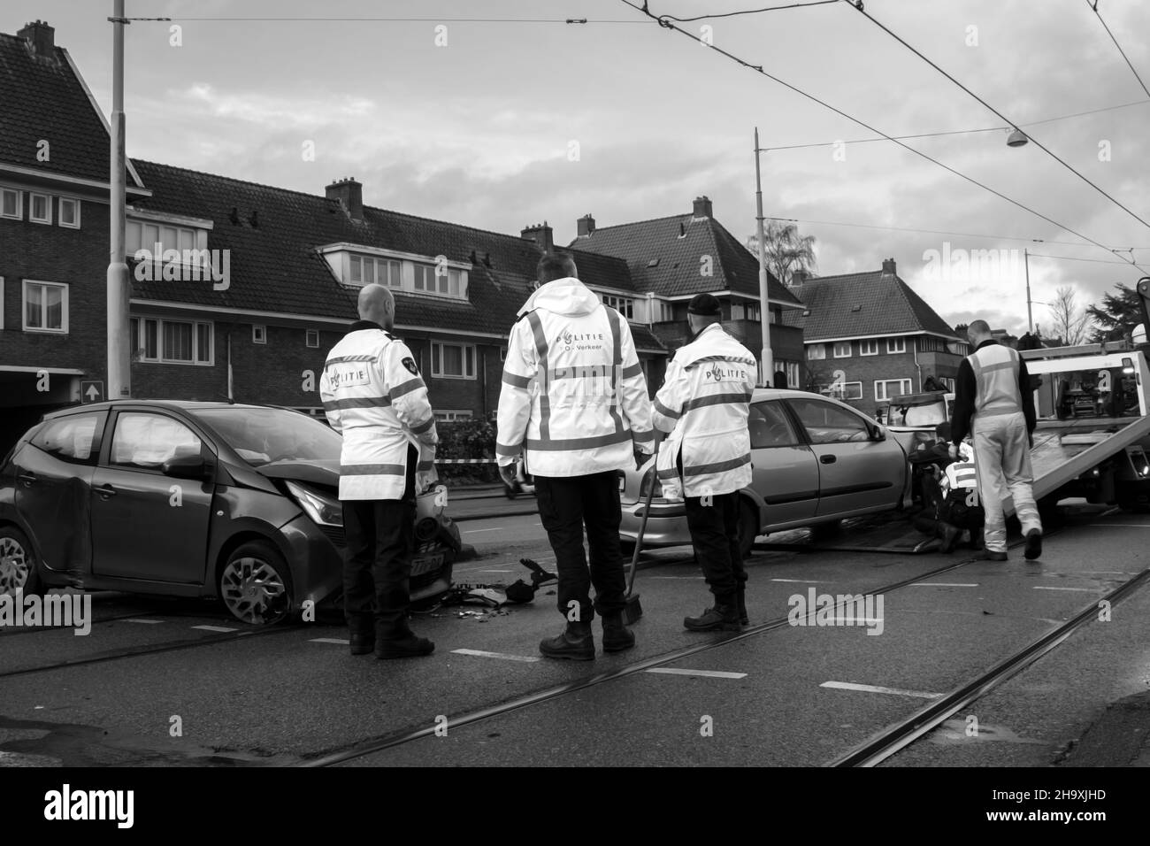 Rimozione di automobili dopo un incidente stradale ad Amsterdam Paesi Bassi 7-12-2021 Foto Stock