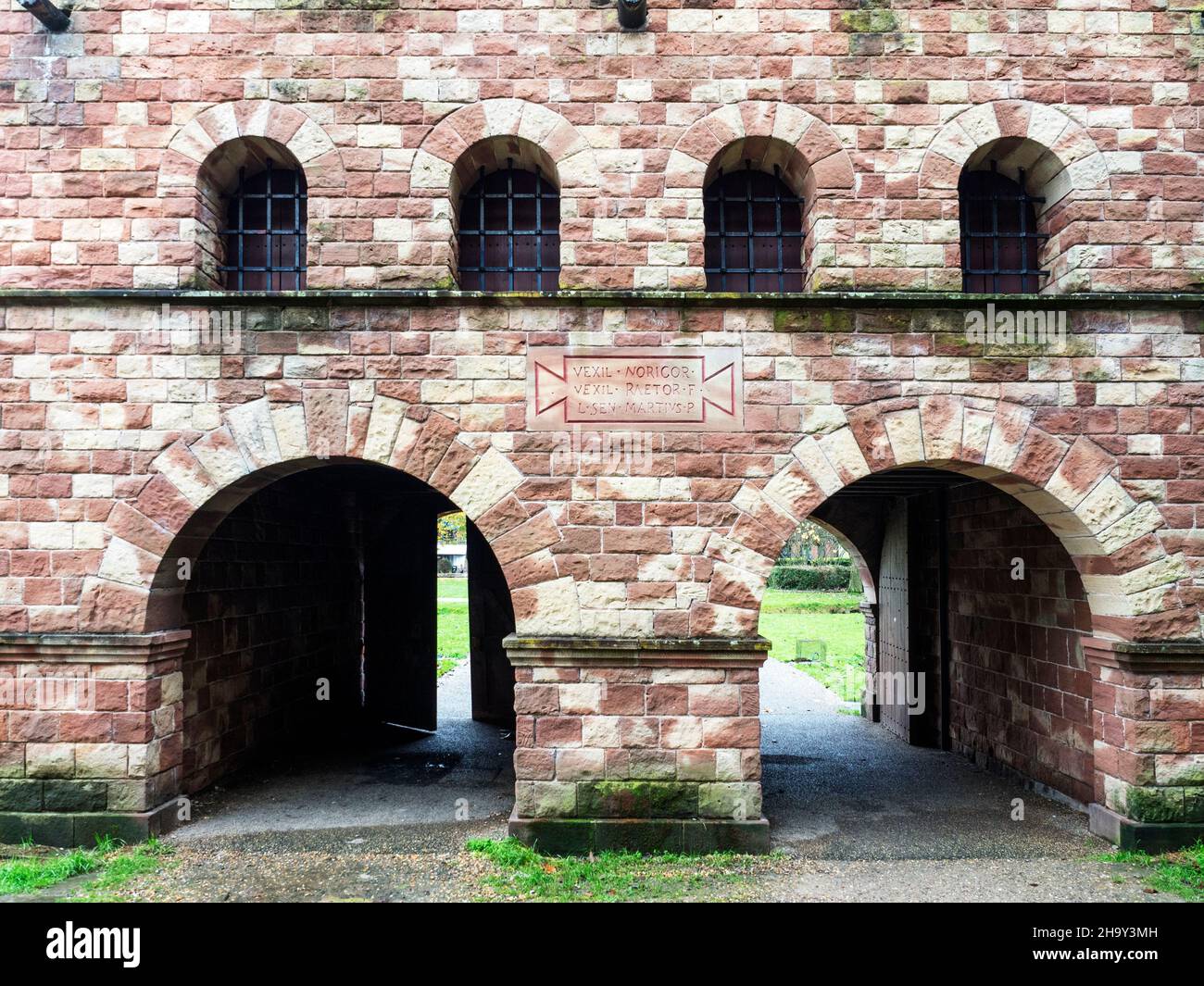 Ricostruita gatehouse al forte romano a Castlefield a Manchester Greater Manchester Inghilterra Foto Stock