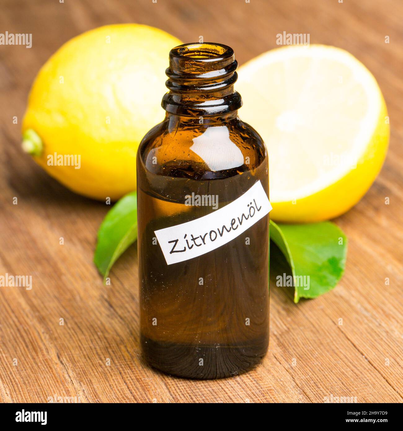 olio di limone, olio profumato, verde, olio, limone, Omeopatia, sfondo, foglie di limone, gocce, prova, farmacia, giallo, tintura, rinfrescante, medicina, liqui Foto Stock