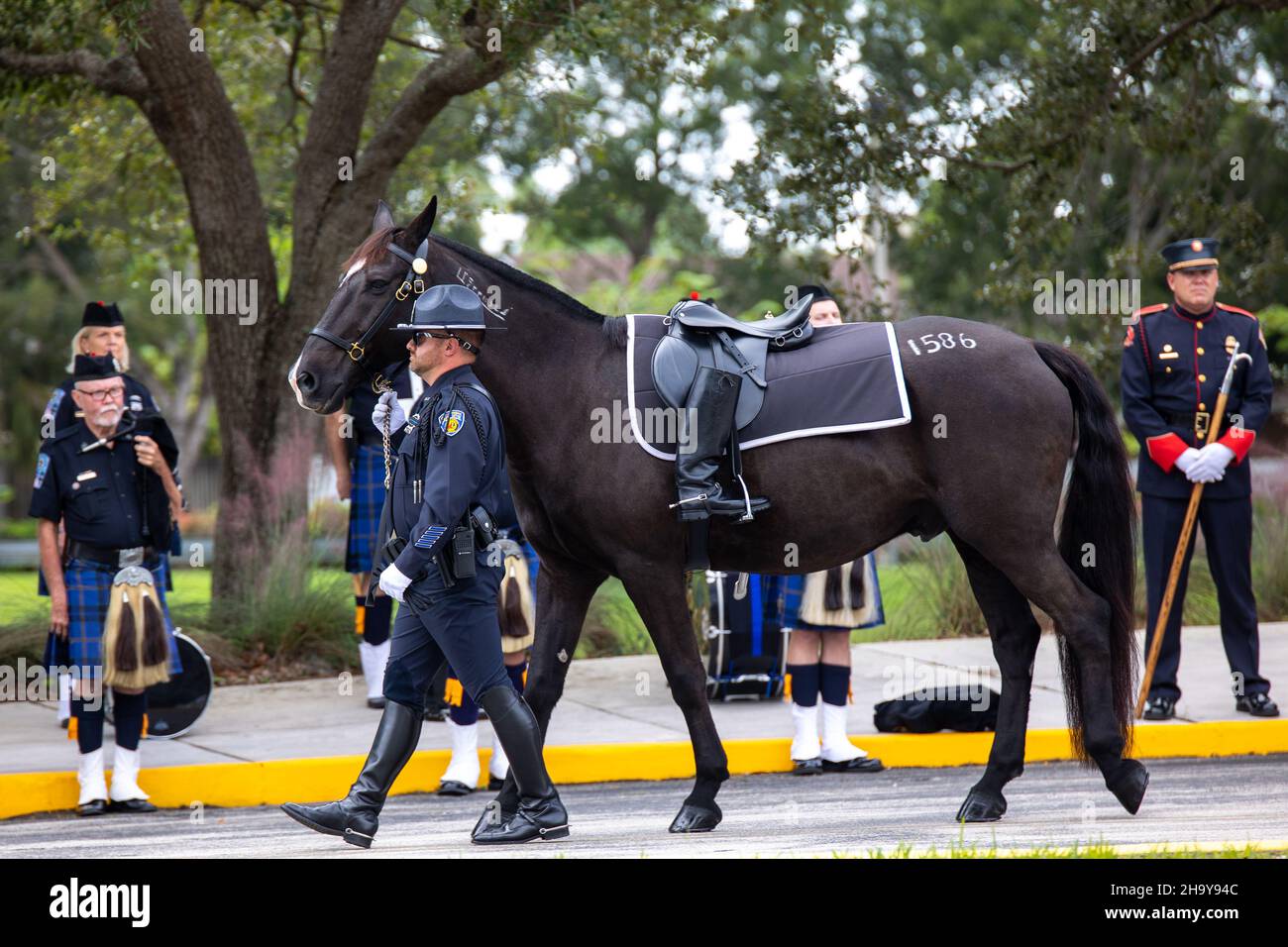 09 novembre 2021 – Sunrise, Florida, USA: Servizio commemorativo per i dipendenti dell'ufficio Broward Sheriff BSO deceduti da COVID-19 nel Faith Center Foto Stock