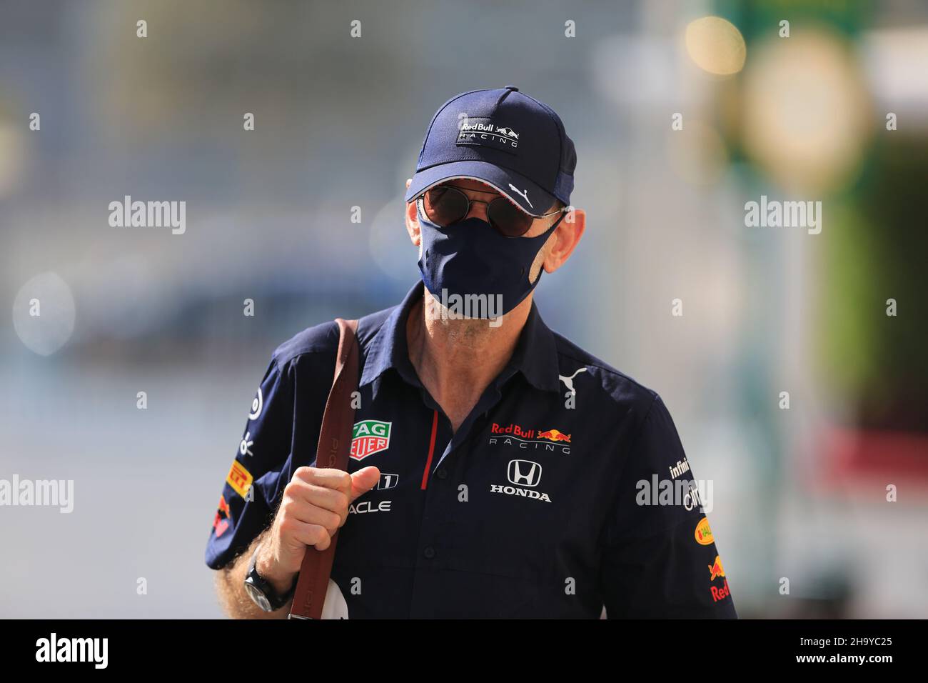 Abu Dhabi. 9th dicembre 2021; Yas Marina Circuit, Abu Dhabi, Emirati Arabi Uniti: FIA Abu Dhabi F1 Gran Premio, arrivi e giorno di ispezione: Adrian Newey, Chief Technical Officer di Red Bull Racing Credit: Action Plus Sports Images/Alamy Live News Foto Stock