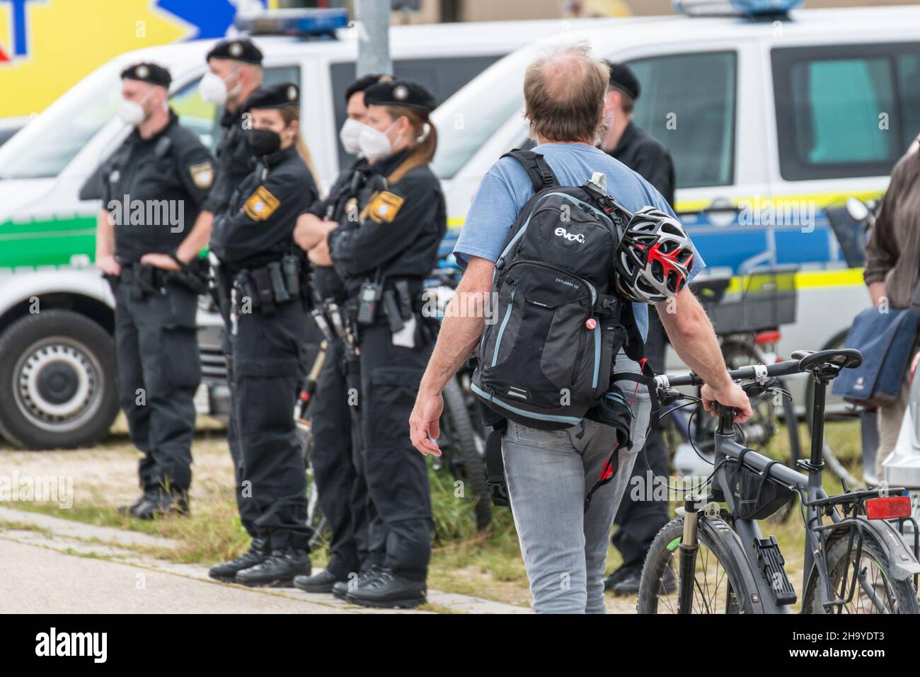 Regensburg, Baviera, Germania, 18. Agosto 2021, contingente di polizia alla comparsa della campagna di Annalena Baerbock del partito tedesco Buendnis 90 - die GRUENEN Foto Stock