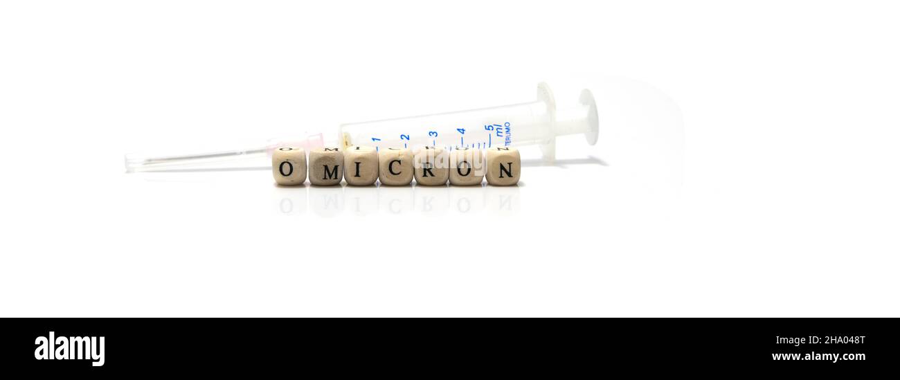 vaccino omicron isolato su sfondo bianco Foto Stock