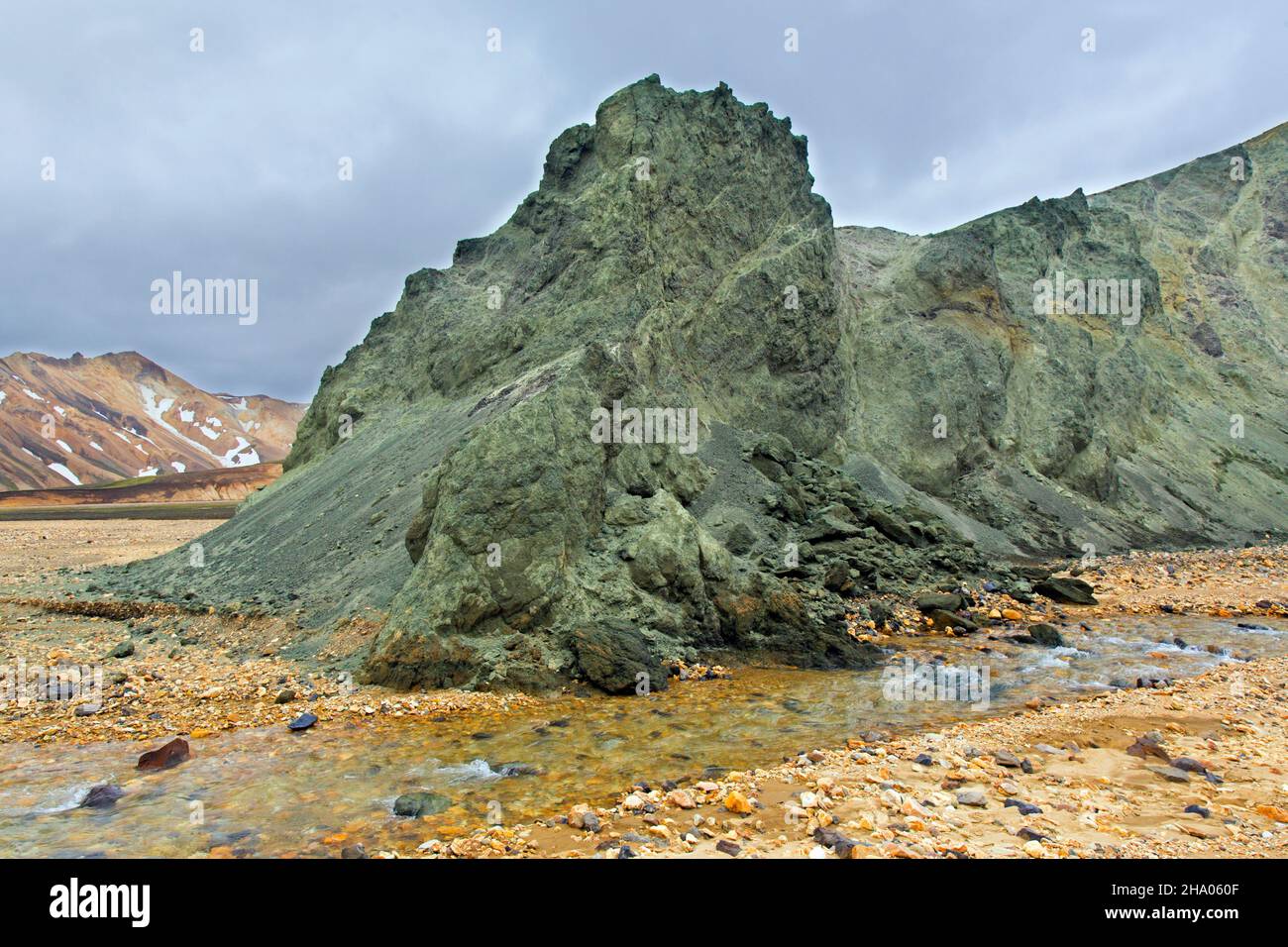 Rame verde esposto nel canyon di Graenagil a Landmannalaugar nella Riserva Naturale di Fjallabak, Sudurland nelle Highlands dell'Islanda Foto Stock