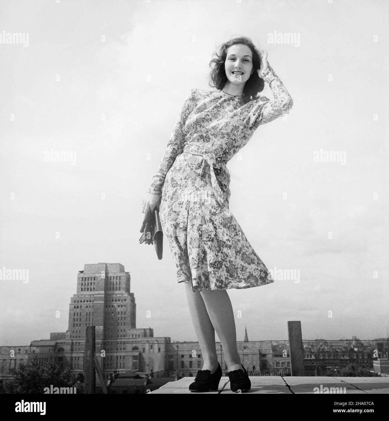 Norman Hartnell - la moda dell'austerità in tempo di guerra - 1943 Foto Stock