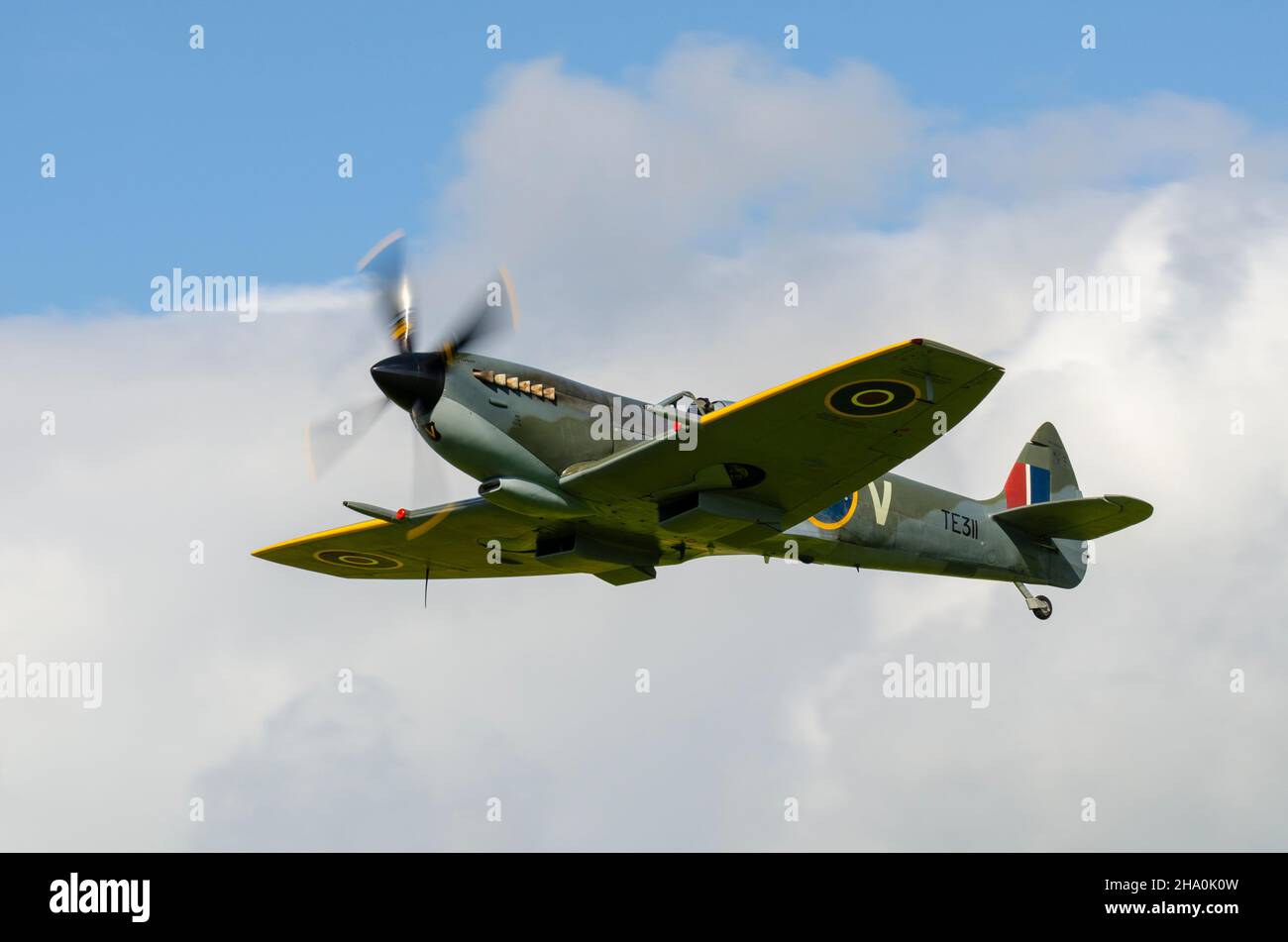 Seconda guerra mondiale Vickers Supermarine Spitfire of RAF Battaglia del volo commemorativo della Gran Bretagna decollo per la battaglia di 75th anni del Flypassato britannico Foto Stock