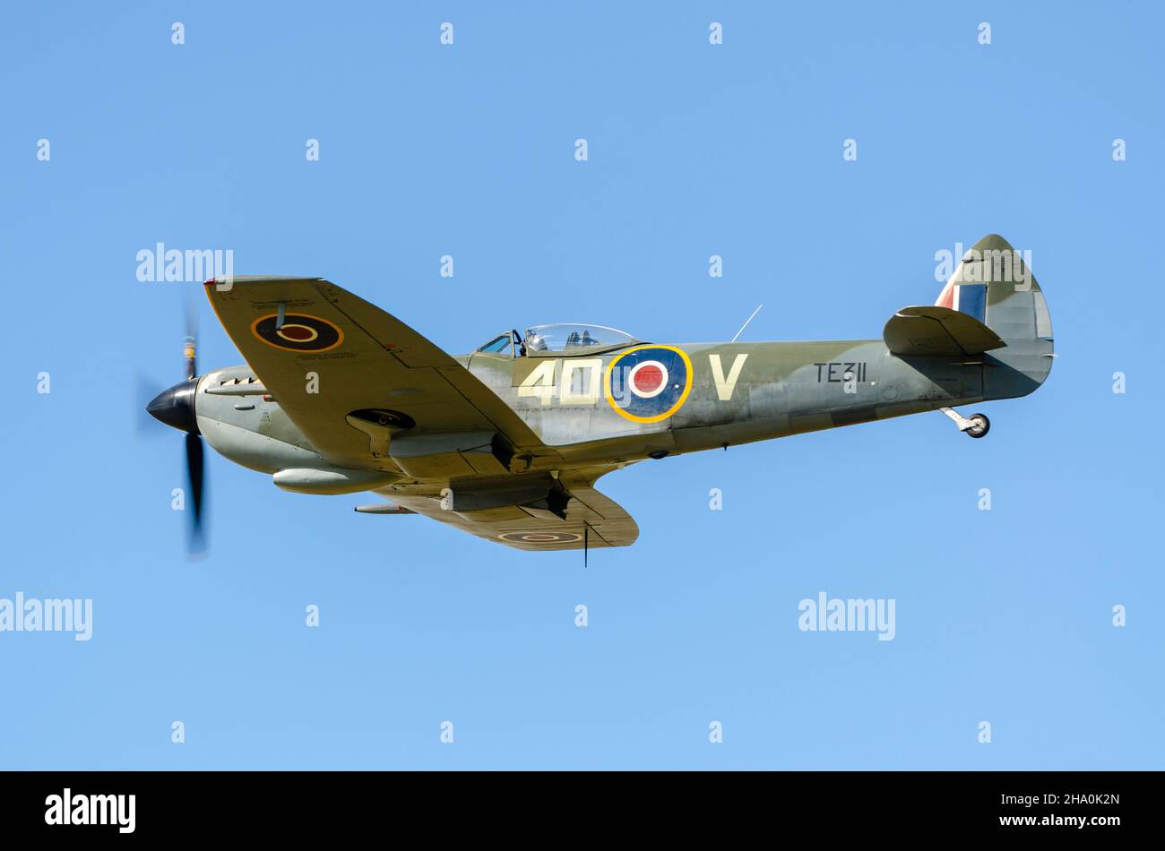 Seconda guerra mondiale Vickers Supermarine Spitfire of RAF Battaglia del volo commemorativo della Gran Bretagna decollo per la battaglia di 75th anni del Flypassato britannico Foto Stock