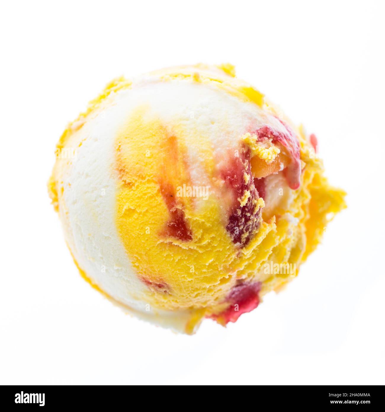 gelato, gelato alla pesca, giallo, cibo, bianco, palla, pesca, senza, sfondo, dolce, rosso, palla di ghiaccio, rotondo, bello, uno, vero, gocce, cremoso, io Foto Stock