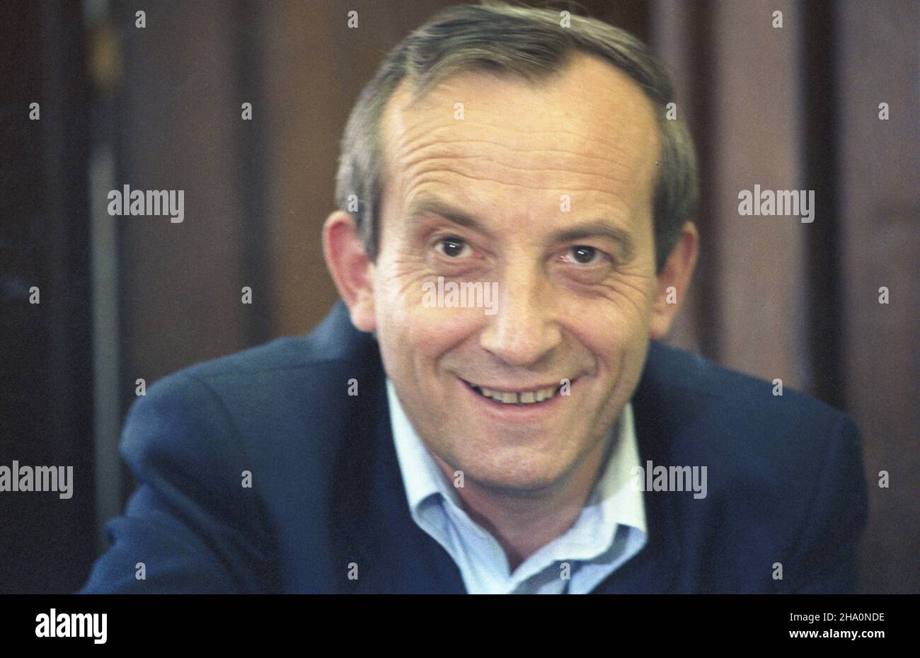 Warszawa 24.07.1986. Prezez Polskiej Agencji Prasowej (PAP) Bogdan Jachacz na II Plenum Komitetu Centralnego Polskiej Zjednoczonej Partii Robotniczej (KC PZPR). msa PAP/Grzegorz Rogiñski Varsavia, 24 luglio 1986. Presidente dell'Agenzia di stampa polacca Bogdan Jachacz alla seconda sessione plenaria del Comitato Centrale del Partito dei lavoratori Uniti polacco msa PAP/Grzegorz Roginski Foto Stock