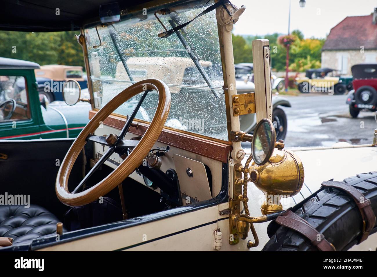Cabina di pilotaggio per auto Berliet classica Foto Stock