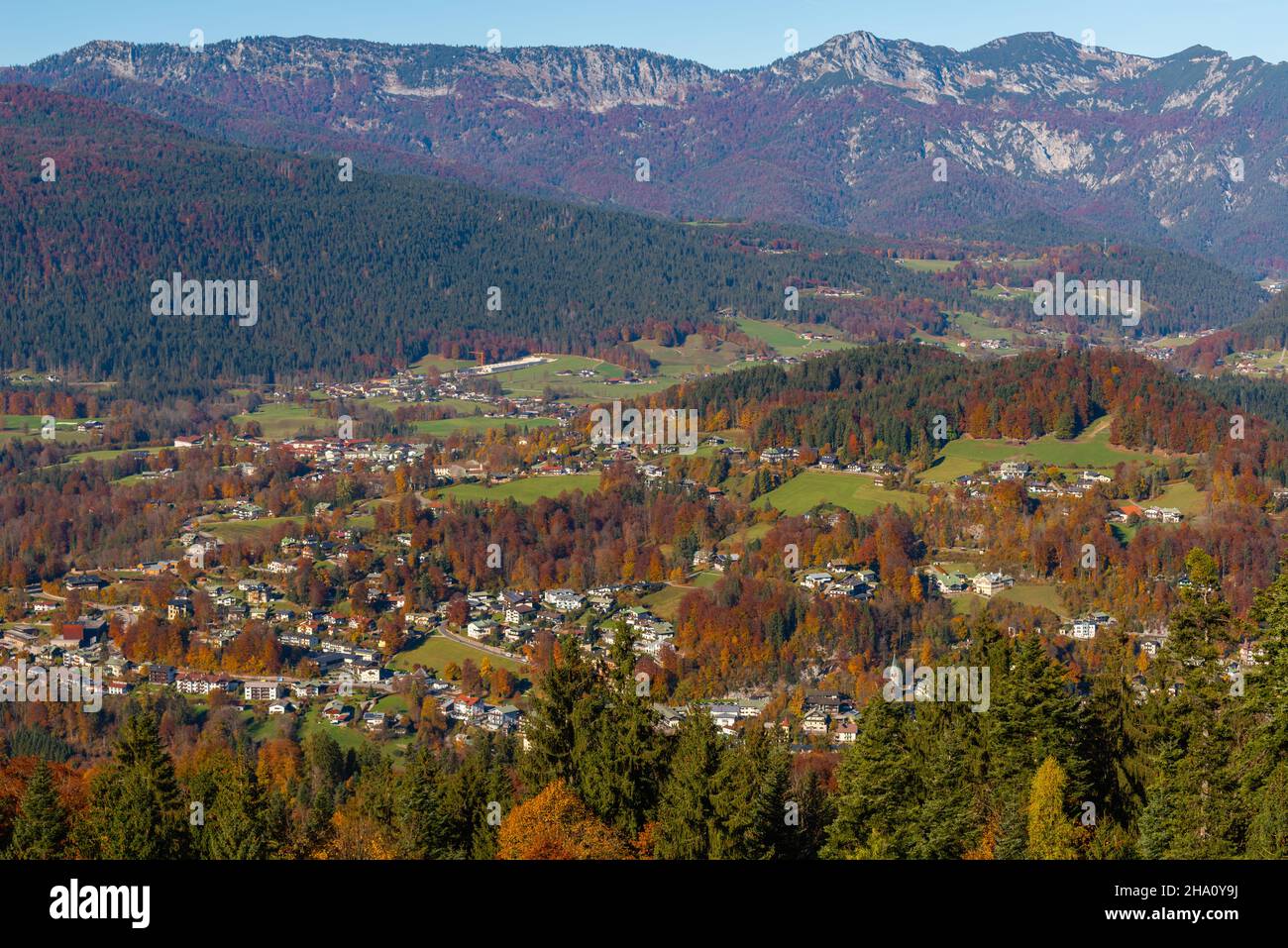 Veduta aerea di Berchtesgaden dall'altitudine della stazione centrale di Obersalzbergbahn, Berchtesgaden, alta Baviera, Germania meridionale, Europa Foto Stock