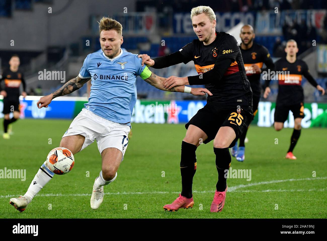 Roma, Italia. 09th Dic 2021. Ciro immobile delle SS Lazio e Victor Nelsson di Galatasaray gareggiano per la palla durante la partita di calcio in scena del gruppo Europa League tra le SS Lazio e Galatasaray allo stadio Olimpico di Roma (Italia), 9th dicembre 2021. Foto Antonietta Baldassarre/Insidefoto Credit: Ininsidefoto srl/Alamy Live News Foto Stock