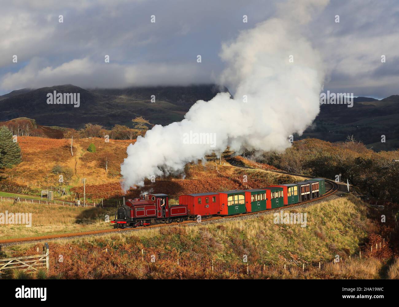 Palmerston si dirige intorno alla spirale Dduallt sulla Ferrovia Ffestiniog 2.11.21 Foto Stock