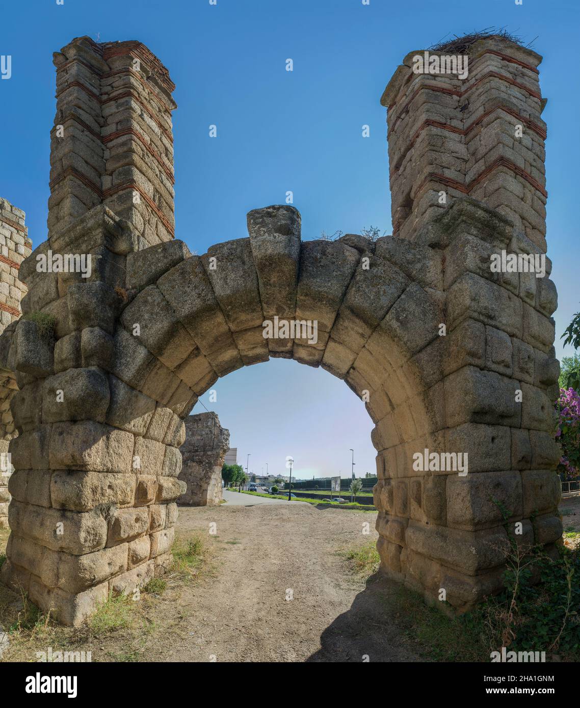 Acquedotto di San Lazaro resti romani, Merida, Spagna. Infrastruttura che ha portato acqua proveniente da sorgenti sotterranee e ruscelli Foto Stock