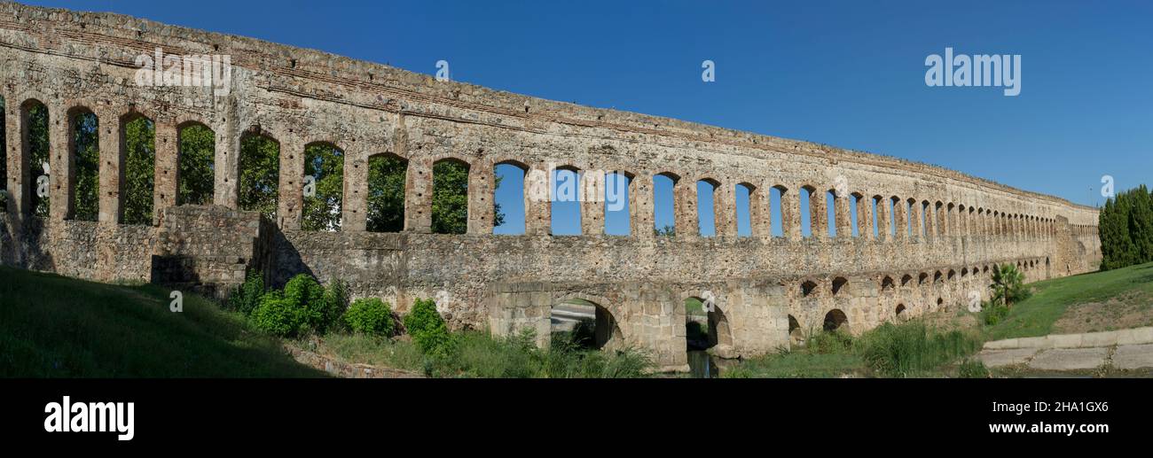 L'acquedotto di San Lazaro resti medievali, Merida, Spagna. Infrastruttura che ha portato acqua proveniente da sorgenti sotterranee e ruscelli Foto Stock