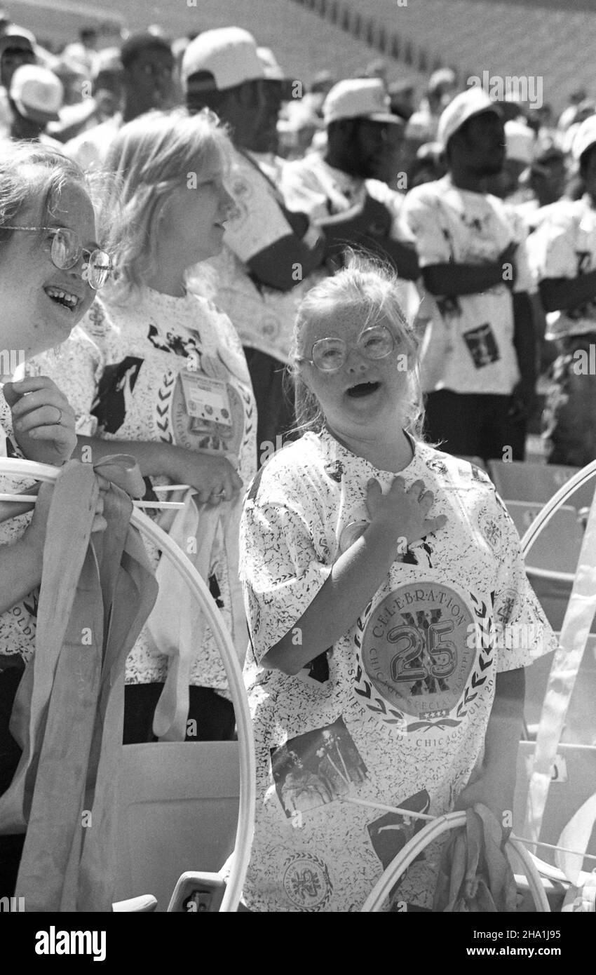 Le Olimpiadi speciali, ChicagoParticipants nelle Olimpiadi speciali vincono una medaglia. Foto Stock