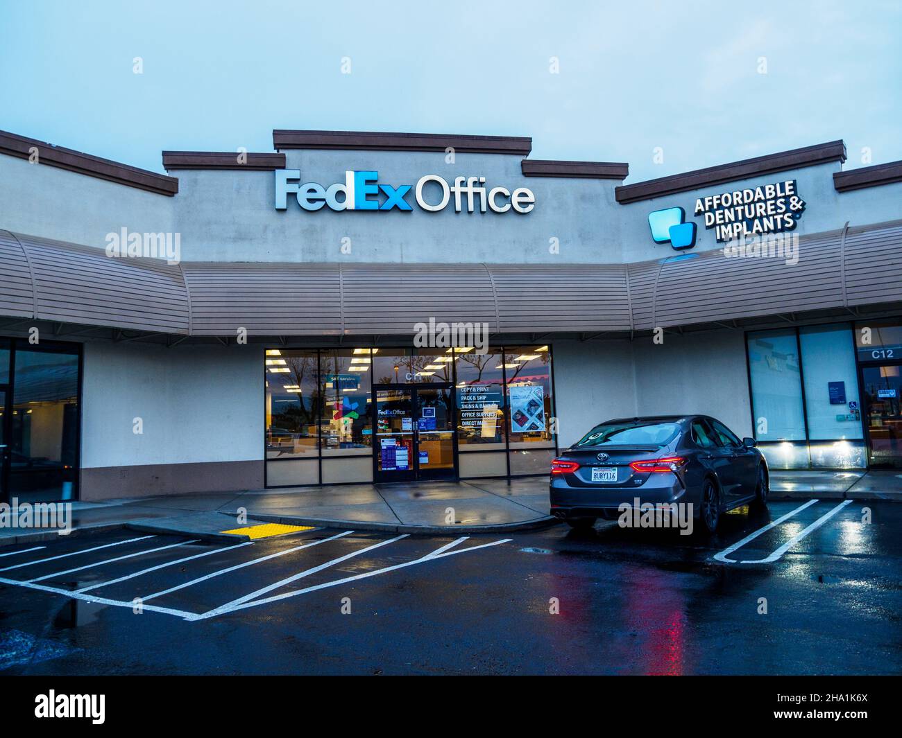 Un ufficio FedEx store in Modesto Calfiornia Foto Stock