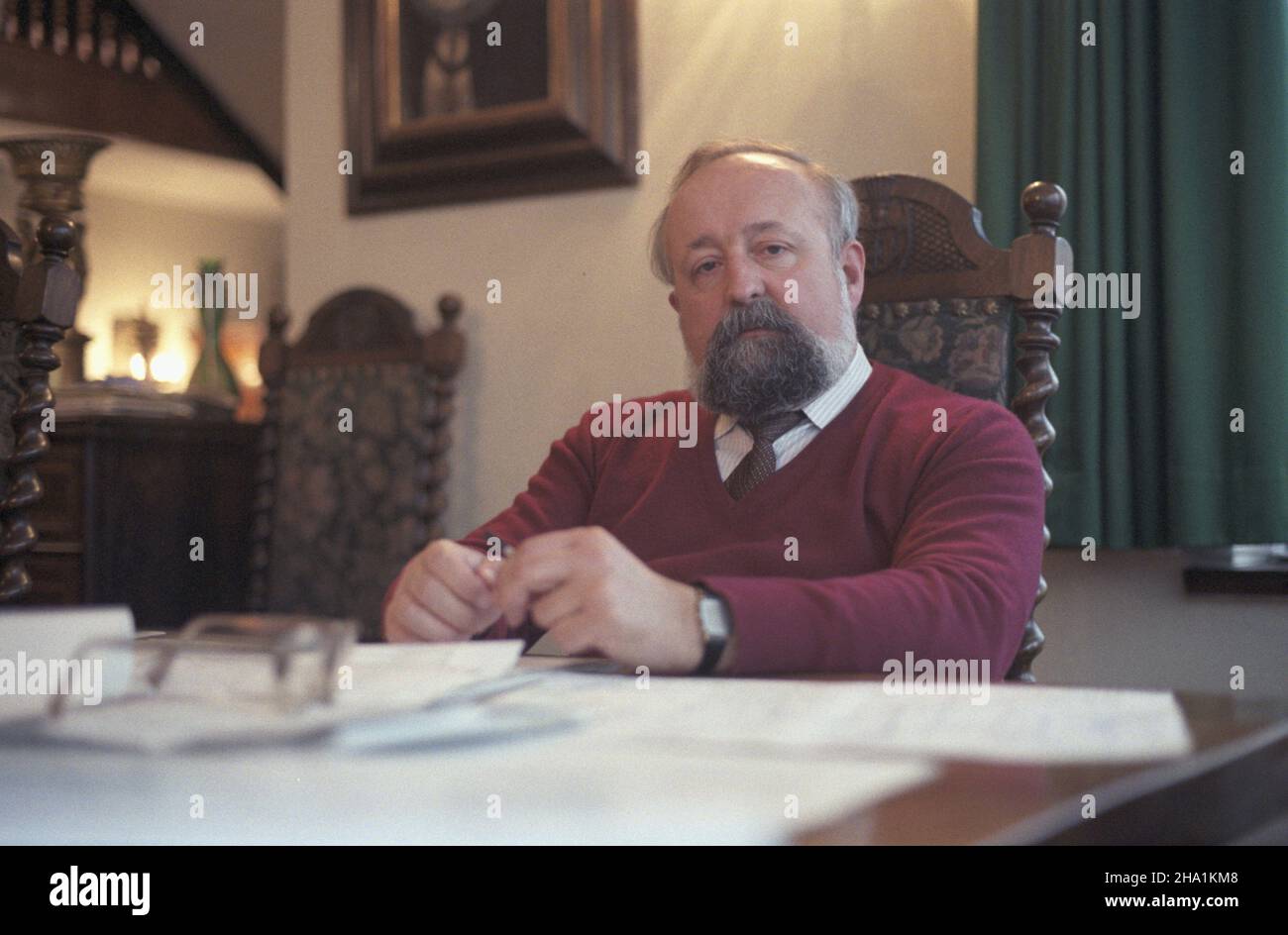 Kraków 26.03.1985. Kompozytor, Dyrygent i pedagog muzyczny Krzysztof Penderecki w swoim domu na Woli Justowskiej. ka PAP/Jerzy Ochoñski Cracovia 26 marzo 1985. Compositore, direttore e insegnante di musica Krzysztof Penderecki. ka PAP/Jerzy Ochonski Foto Stock