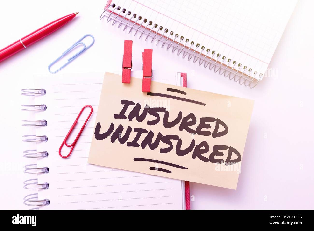 Sottotitolo concettuale assicurato senza assicurazione. Concetto significato Società di vendita assicurazione Checklist per scegliere da colorato perpetivo pensiero positivo Foto Stock