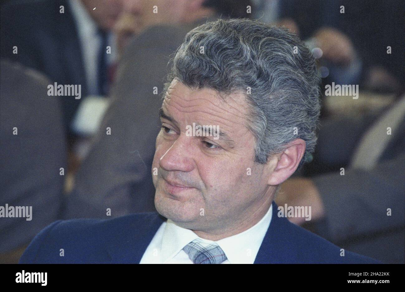 Warszawa 11,1983. XIV Plenum Komitetu Centralnego Polskiej Zjednoczonej Partii Robotniczej (18-19.11.1983). NZ. zastêpca cz³onka Biura Politycznego KC PZPR W³odzimierz Mokrzyszczak. wb PAP/Jan Morek Varsavia, novembre 1983. La sessione plenaria del Comitato Centrale del Partito dei lavoratori Uniti polacco del 14th (18-19 novembre 1983). Nella foto: vice membro dell'Ufficio politico del Comitato Centrale del Partito operaio Polacco Wlodzimierz Mokrzyszczak. wb PAP/Jan Morek Foto Stock