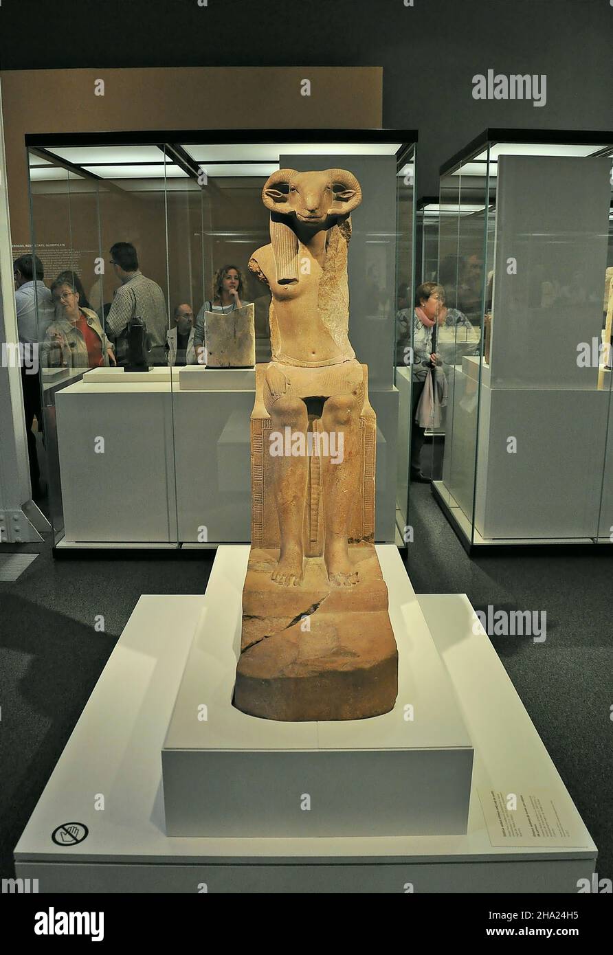 Mostra di animali e faraoni al museo Caixaforum di Barcellona, Catalogna, Spagna Foto Stock