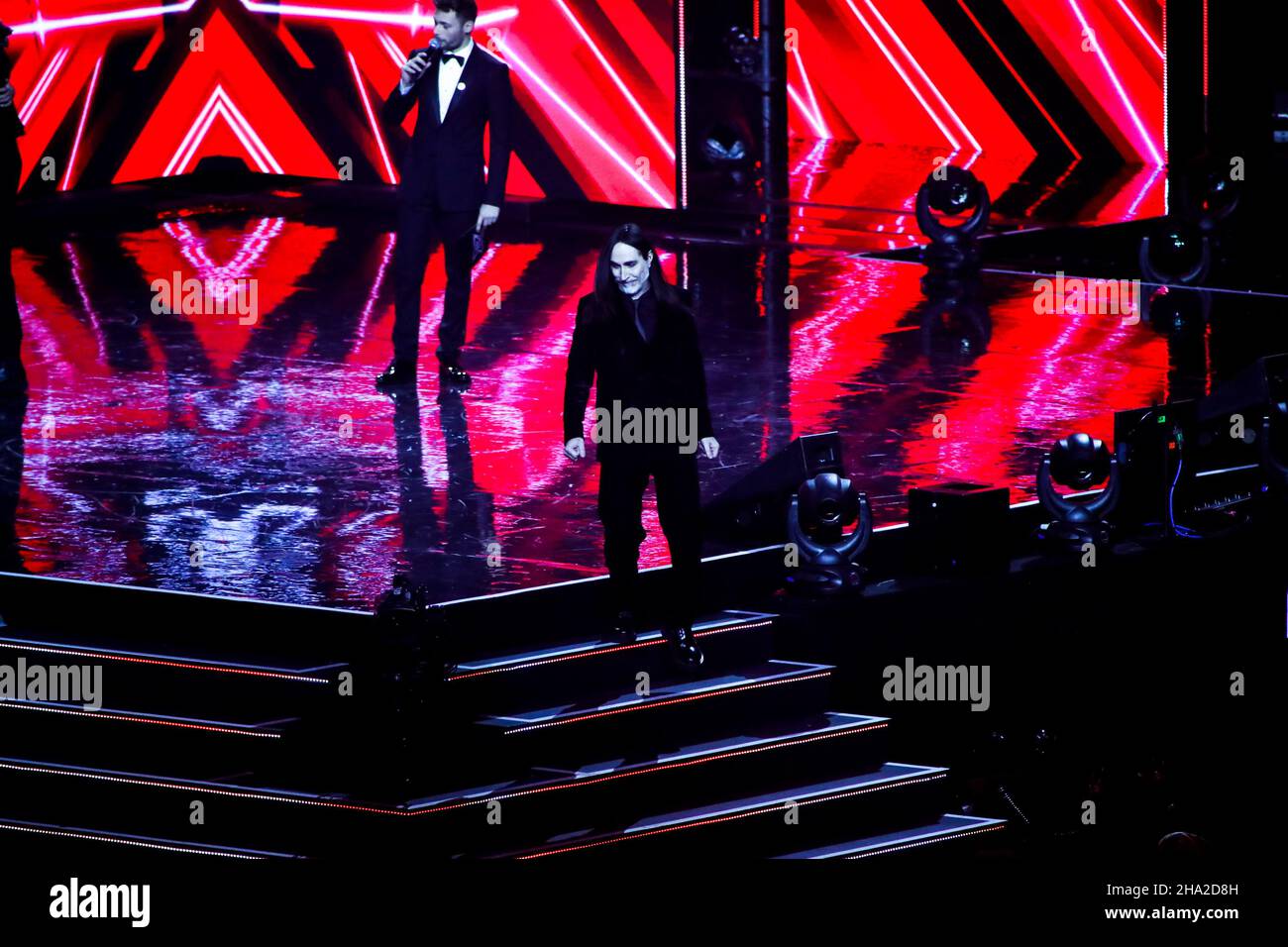 Milano, Italia. 09th Dic 2021. Manuel Agnelli durante le finali di X-FACTOR ITALIA 2021, Concerto di Musica a Milano, Italia, Dicembre 09 2021 credito: Agenzia fotografica indipendente/Alamy Live News Foto Stock
