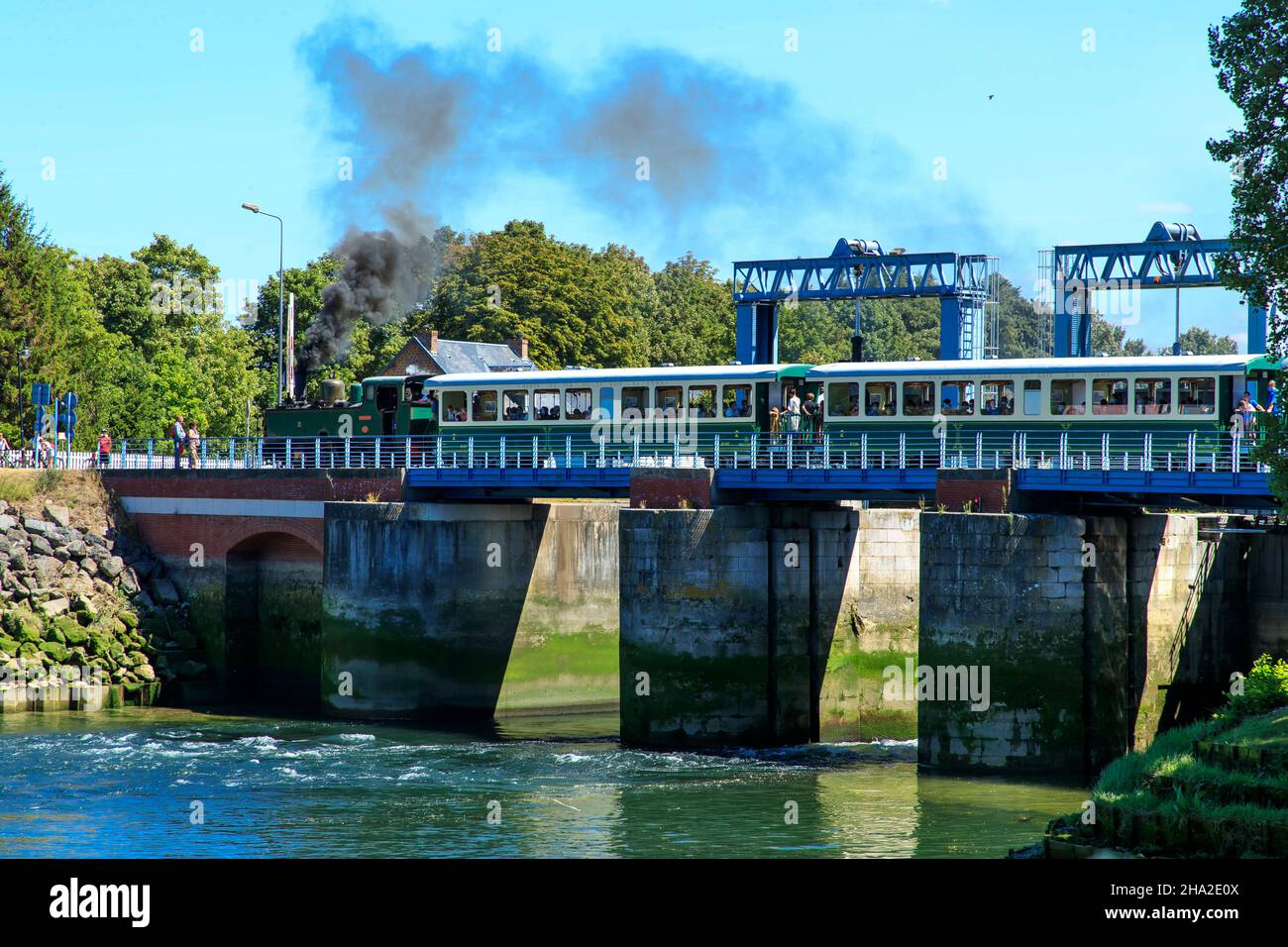 Saint-Valery-sur-Somme (Francia settentrionale): Il treno a vapore, il treno turistico gestito dalla “Chemin de Fer de la Baie de Somme” (ferrovia della baia di Somme) Foto Stock