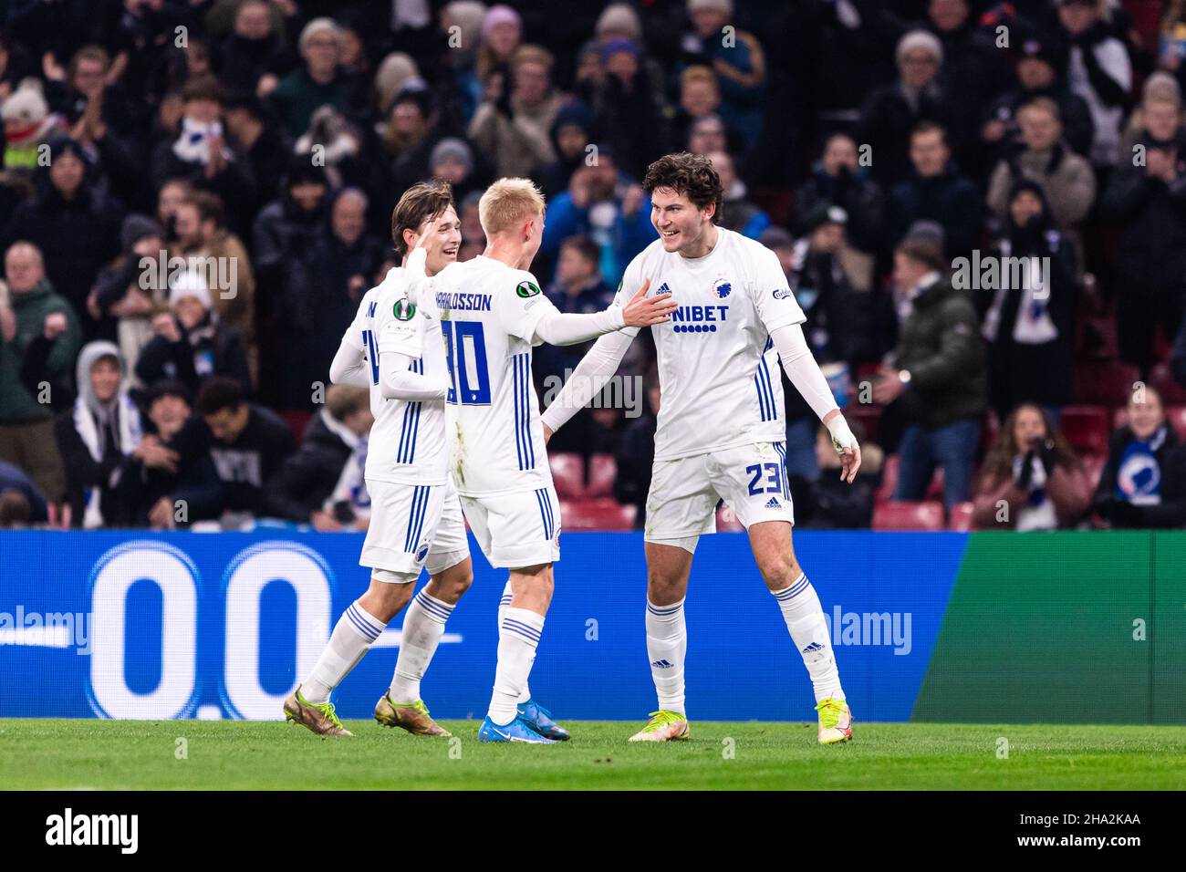 Copenaghen, Danimarca. 09th Dic 2021. Jonas Wind (23) del FC Copenhagen segna per il 1-0 durante la partita della UEFA Europa Conference League tra il FC Copenhagen e Slov Bratislava al Parken di Copenhagen. (Photo Credit: Gonzales Photo/Alamy Live News Foto Stock